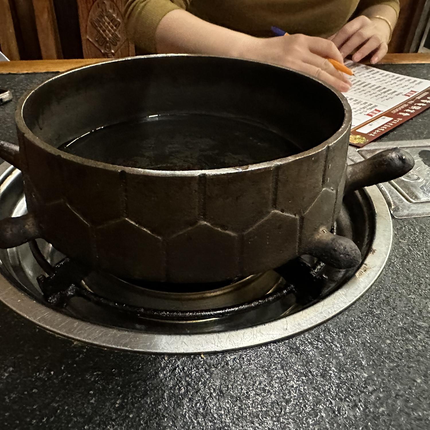 “Turtle pot” is a famous dish in Qitaihe, Haonan’s hometown. Although the story behind it seems to be lost - since nobody could explain how this tradition began!