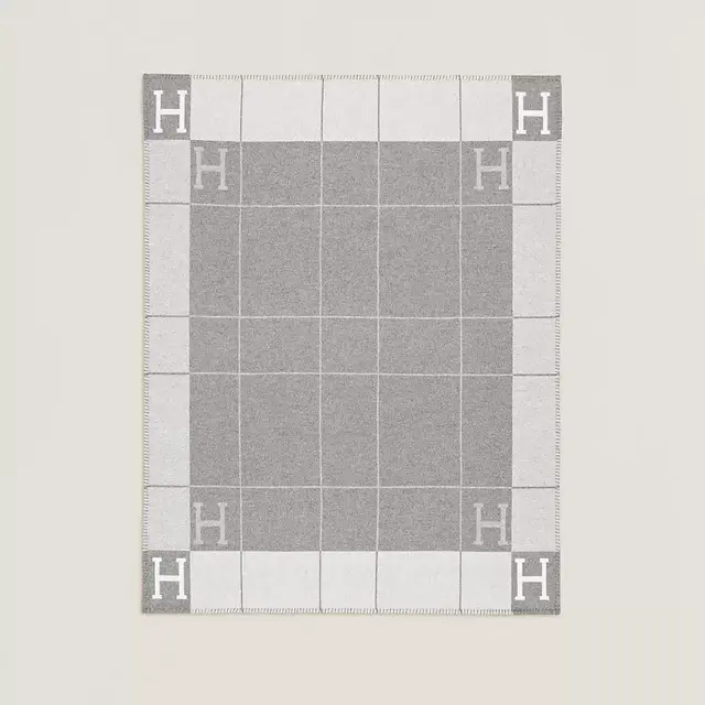 Hermes Avalon III throw blanket