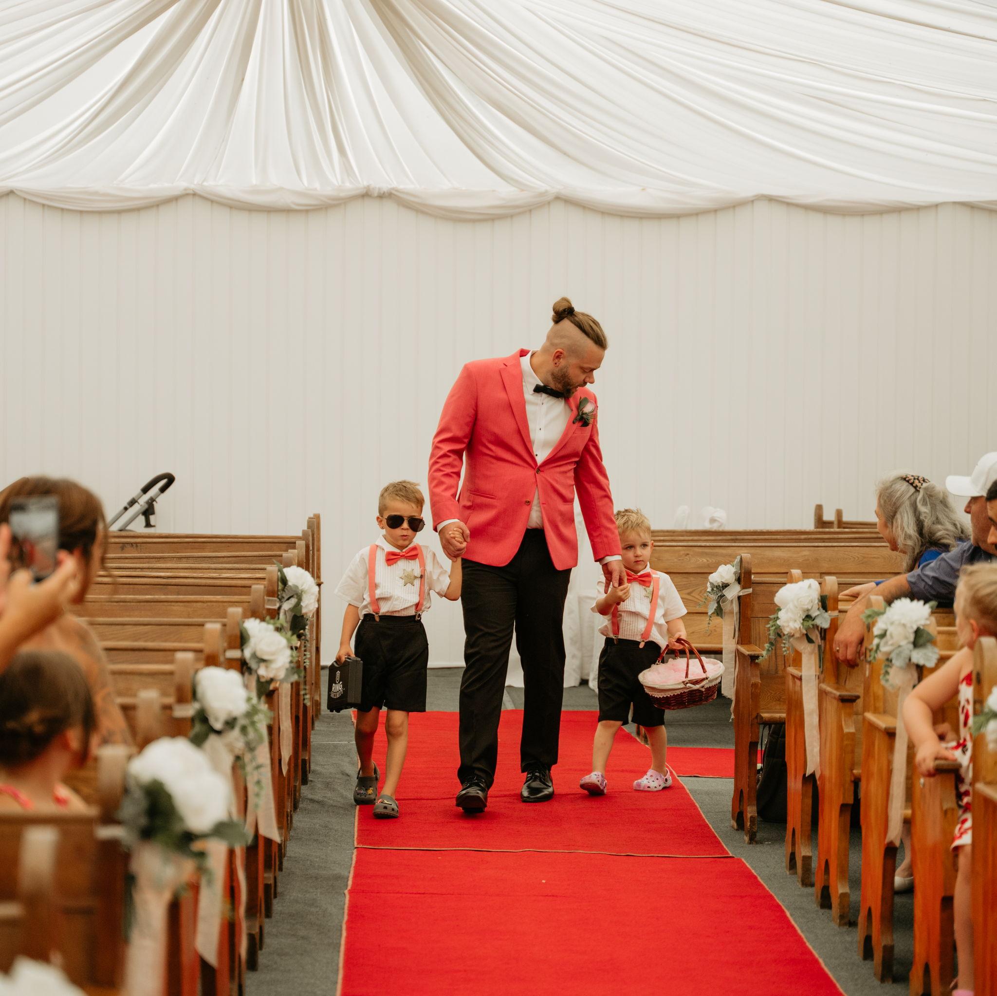 Rémy a monté l'allée avec ses fils, Caleb et Raphaël
