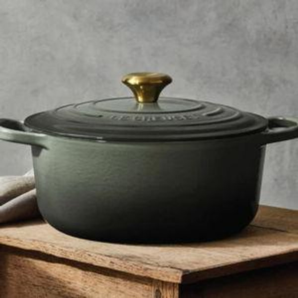 Signature Round Dutch Oven