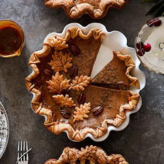 Emile Henry Artisan Deep Ruffled Pie Dish