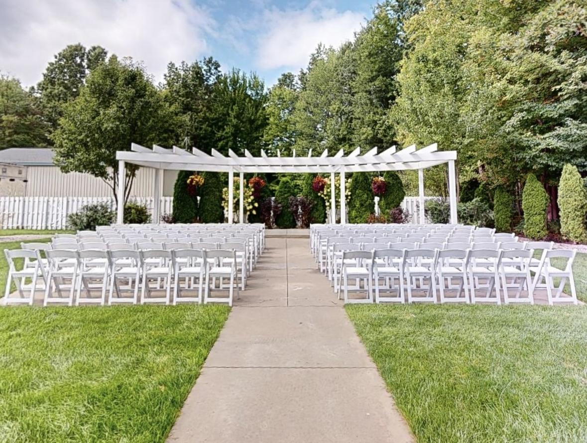 The Wedding Website of Lindsey Taylor Tepatti and Laban Caleach Searson