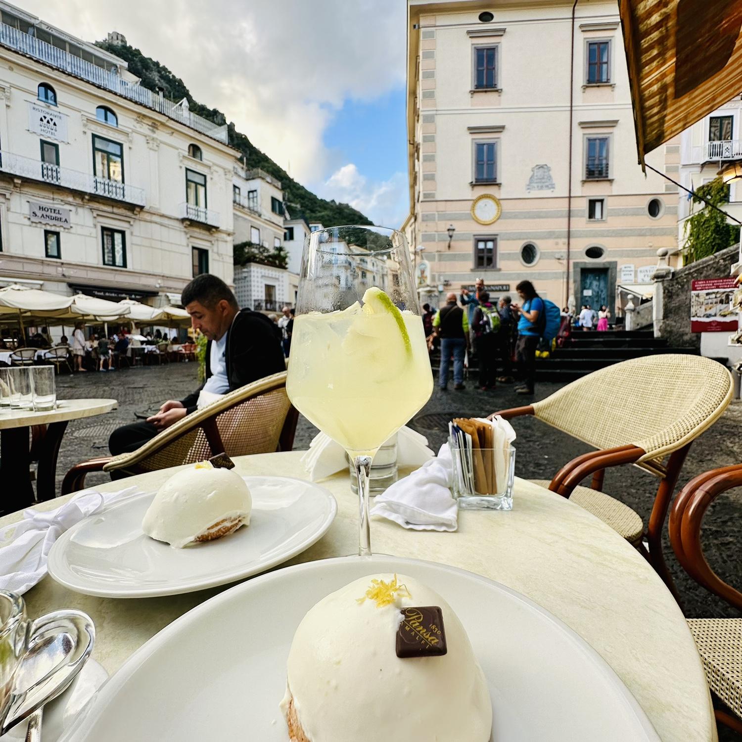 Amalfi, pasticceria Pansa. In the picture the delightful and famous “delizia a limone” (lemon delight)
