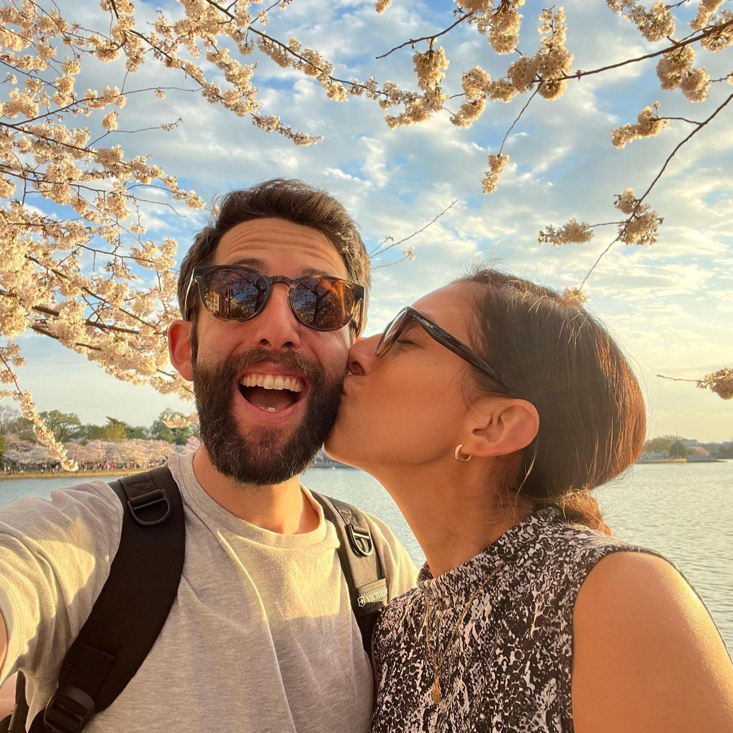 During our third year together! A quick trip to see the Cherry Blossoms on the Tidal Basin!

***

Durante nuestro tercer año juntos, ¡una visita rápida para ver las flores de cerezo en el Tidal Basin!