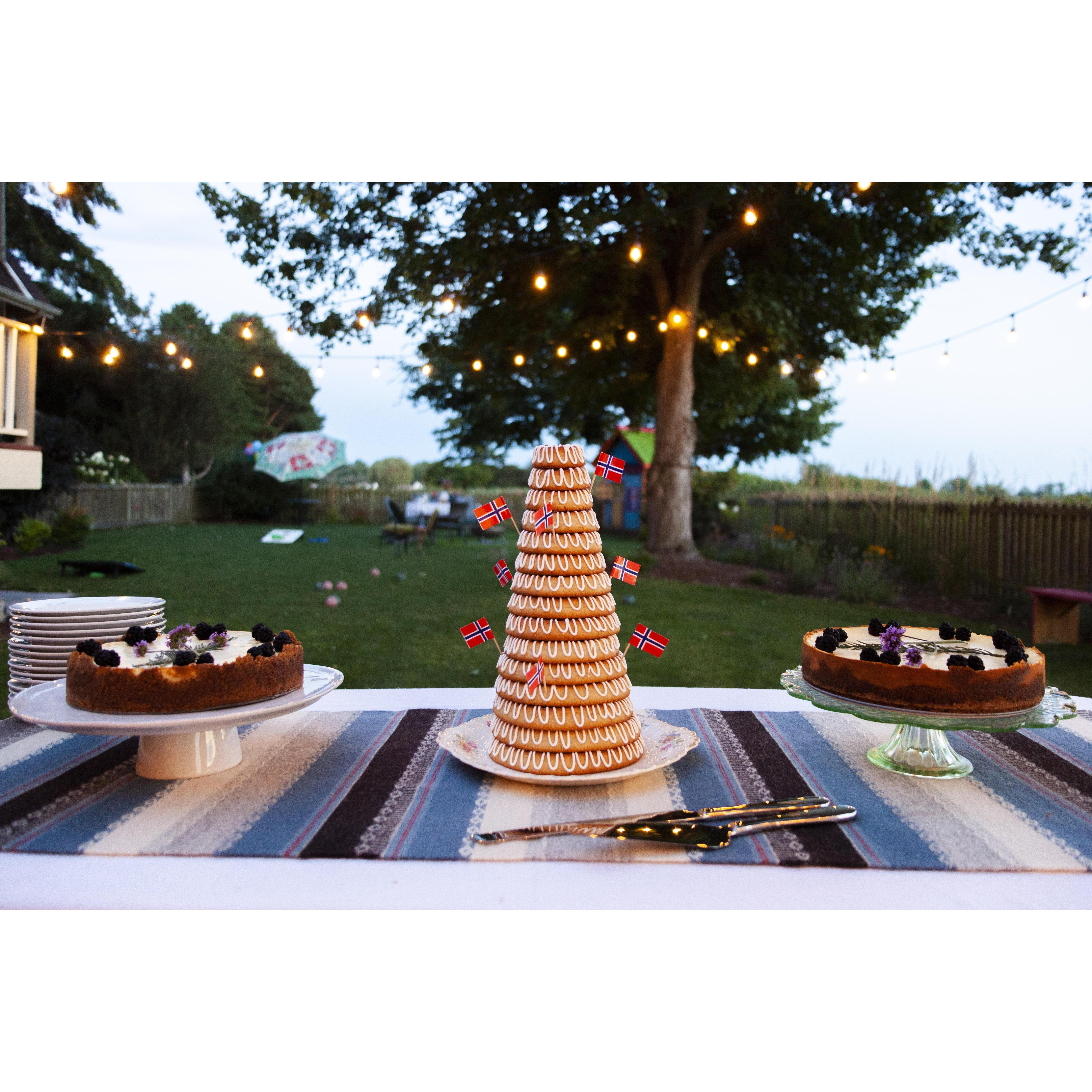 Wes and Carrie made their own wedding cakes (lubneh and vache cheesecake with Fir Island blackberry compote) which was accompanied by a traditional Norwegian kransekake.