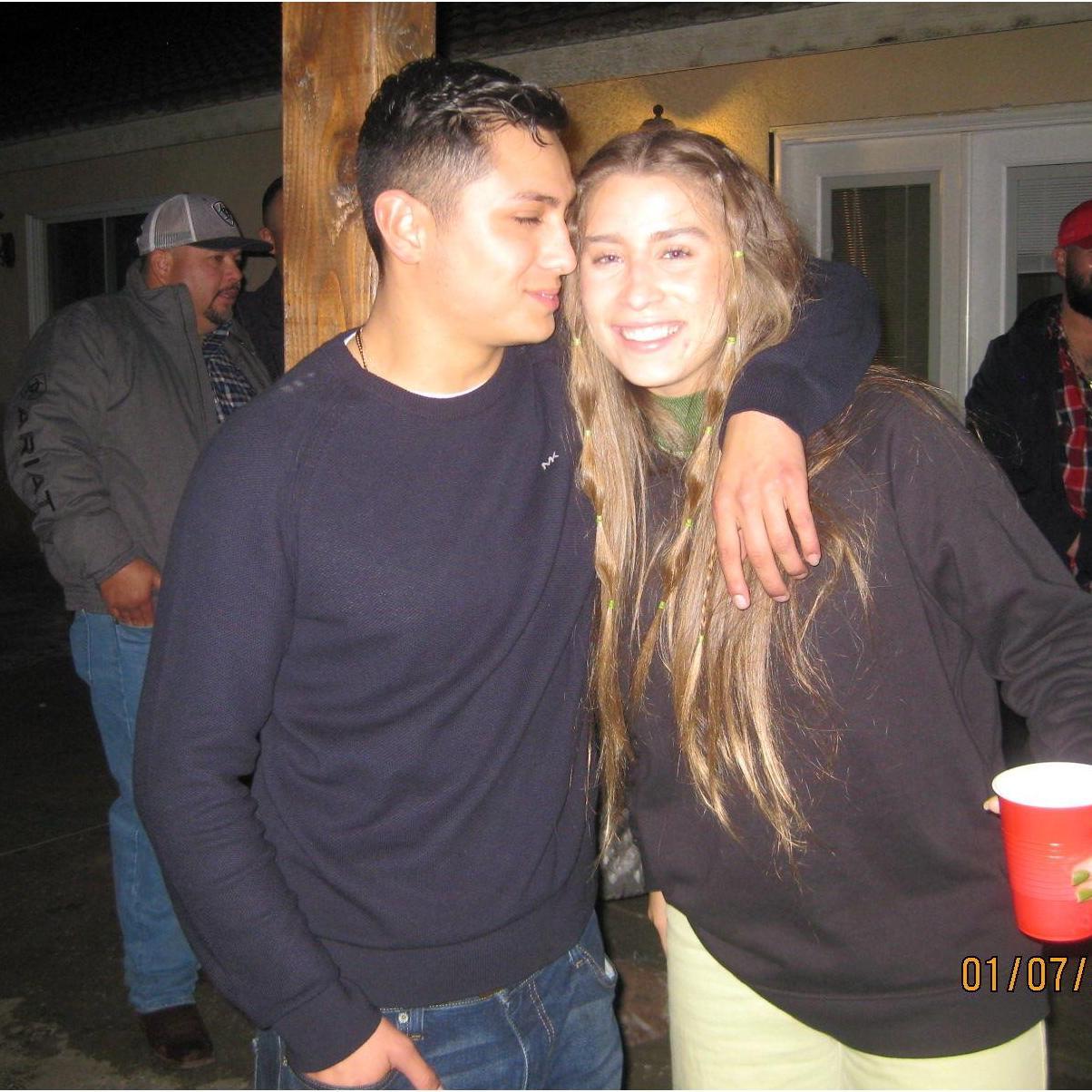 peep noes photobomb