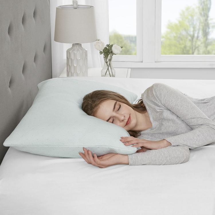 Side sleeper pillow outlet with bamboo