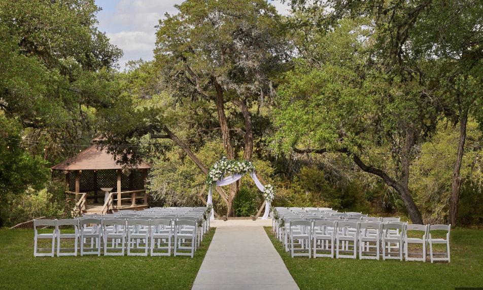 The Wedding Website of Alessandra Mendoza and Greg Luna