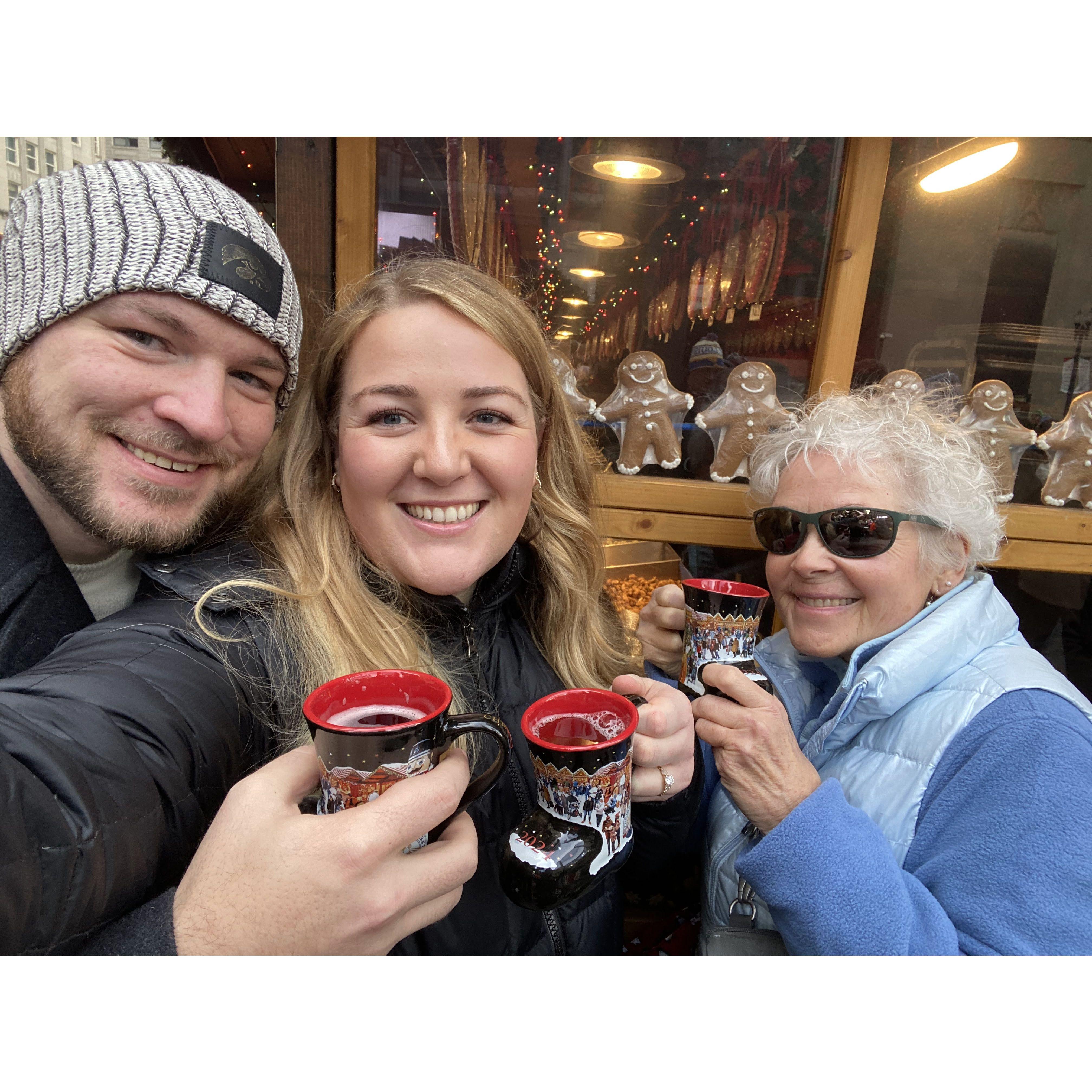 Robert joined the AORN bus trip to Chicago - enjoying some gluhwein at the Christkindlmarket