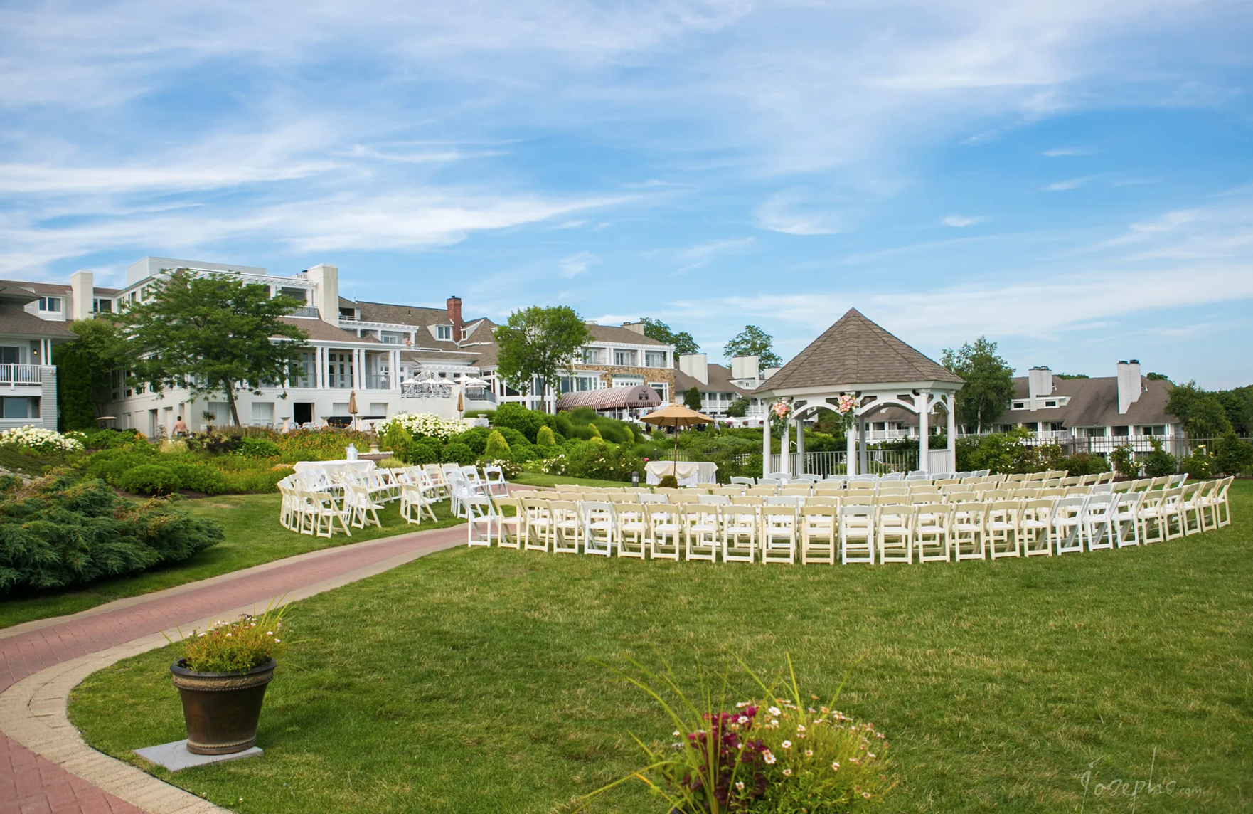 The Wedding Website of Amanda Flower and Skye Chalmers