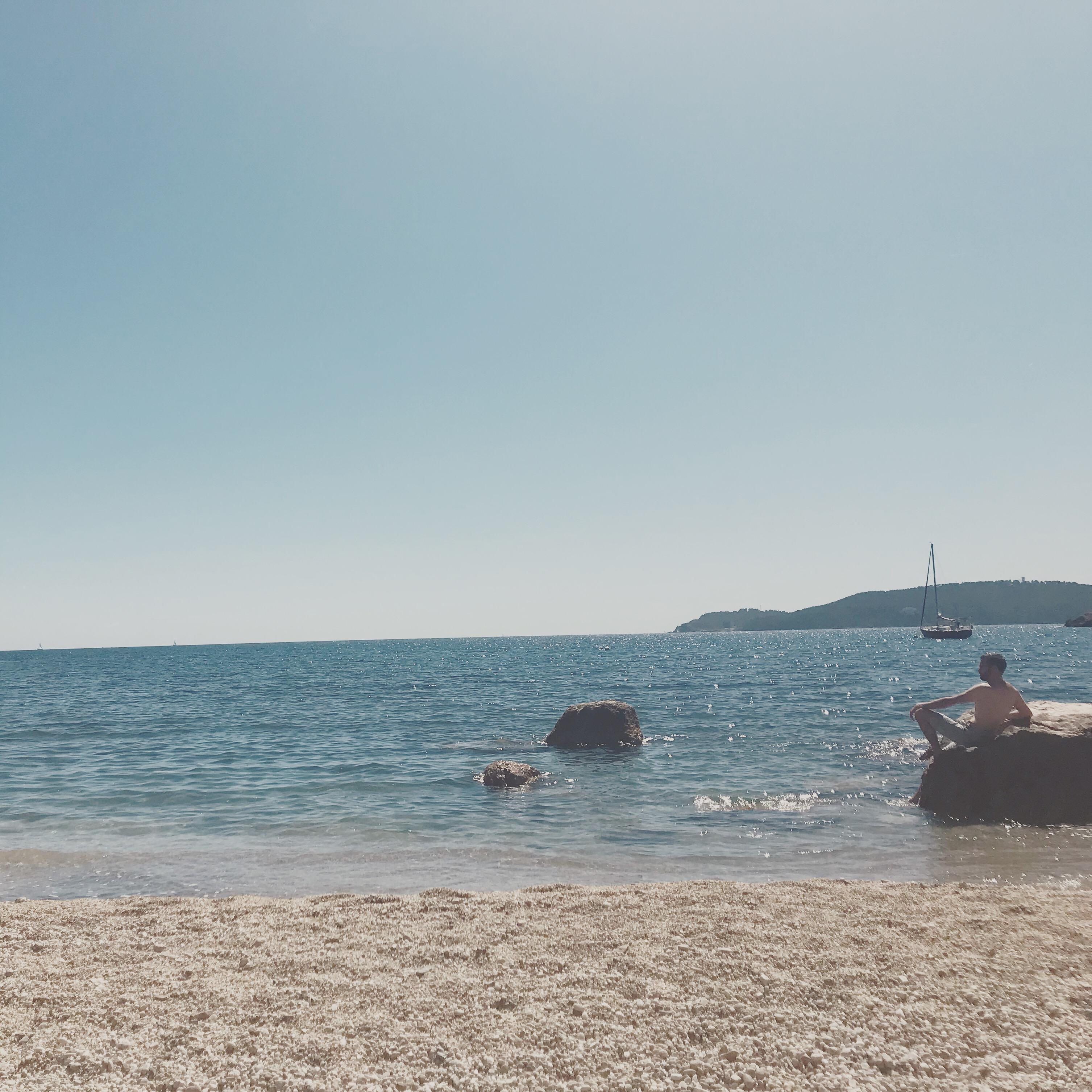Beach picnic, Toulon, France
