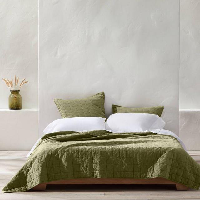 Moss Green Heavyweight Linen Blend Quilt - Casaluna™