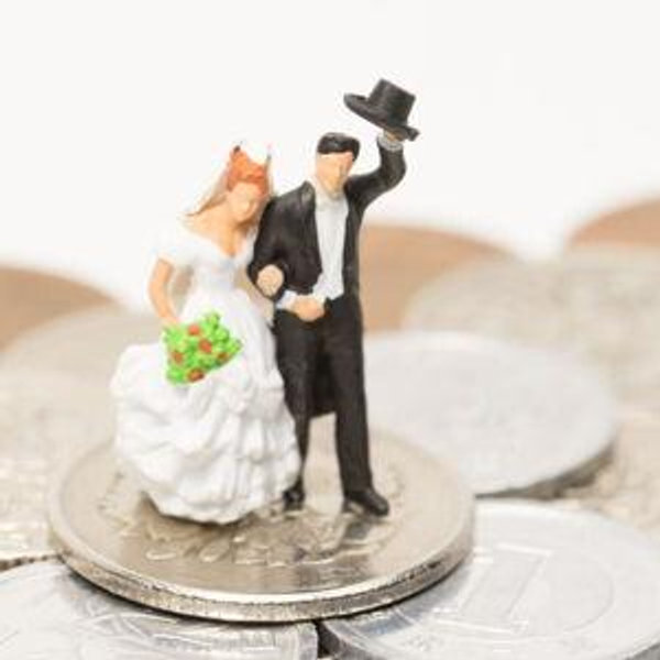 Ayuda económica para los recién casados. Economic help for the newlyweds.