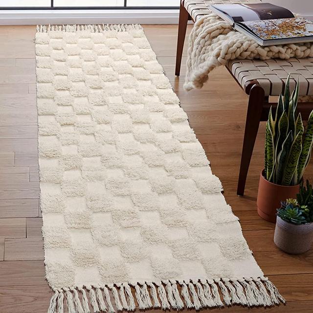 Lanffia Boho Runner Rug 2x6, Beige Hallway Rug Runner Washable Checkerboard Tufted Rug with Tassels Indoor Farmhouse Floor Carpet for Kitchen Laundry Room Doorway Bedroom Living Room