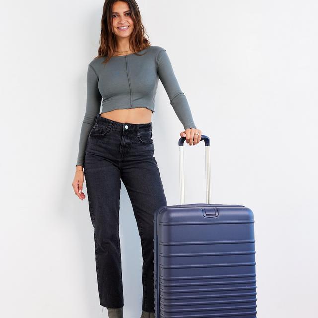 Beis The 26" Check-In Roller in Navy