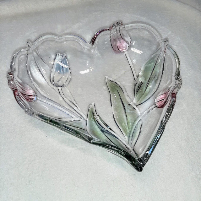 BEAUTIFUL Mikasa Tivoli Heart Shaped Crystal Dish. Pink and Blue Tulips.