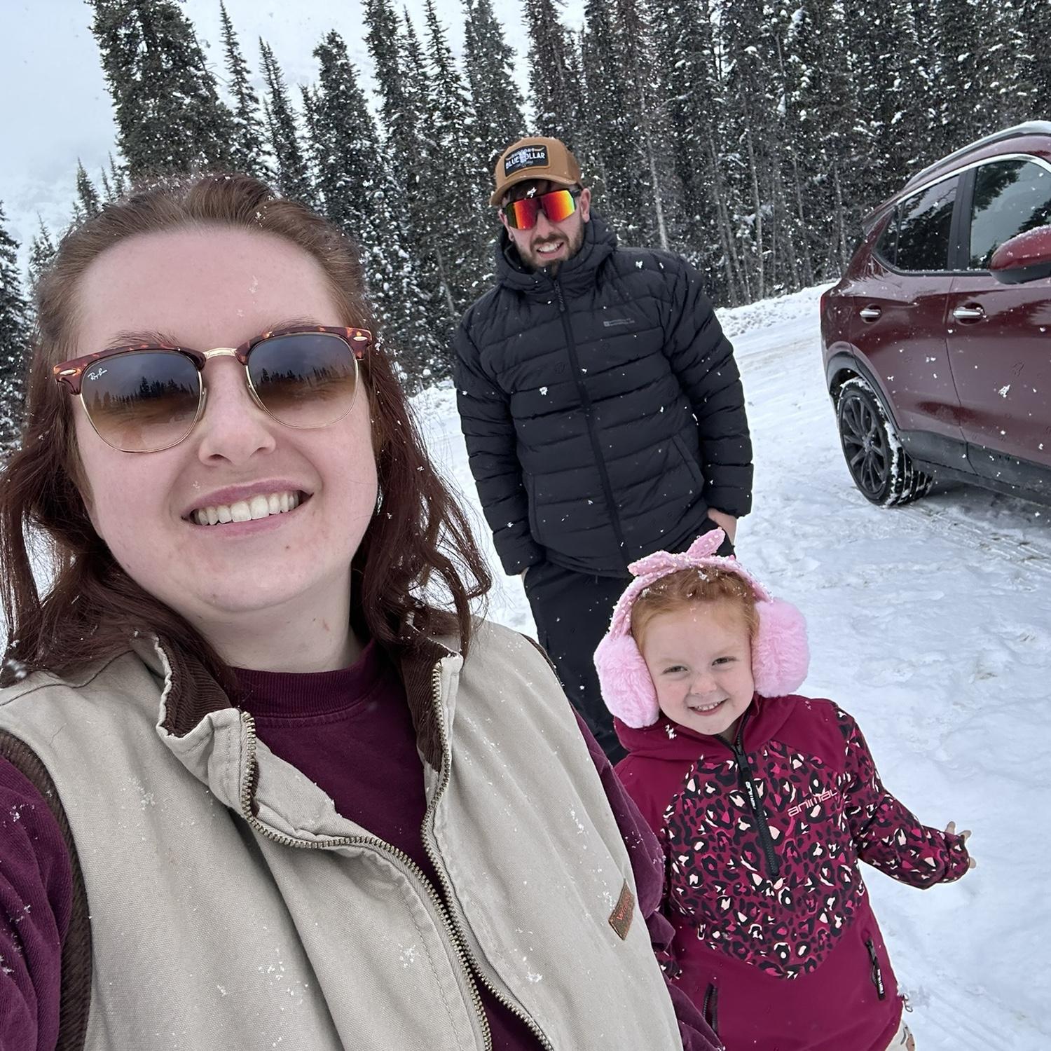 02/11/2024 - peyto lake car park - indies first time seeing deep snow