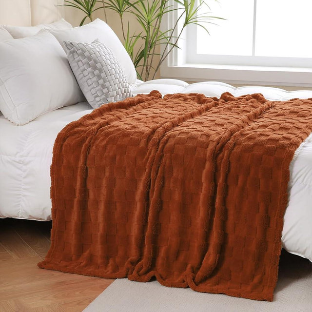 Linecooo Burnt Orange Fleece Throw Blanket 60”×80” for Couch Sofa Bed,Super Soft Cozy Plush Microfiber Flannel Blanket with 3D Checkered Design Lightweight for Adults,Woman,Girls