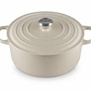 Signature Round Dutch Oven Brioche Color