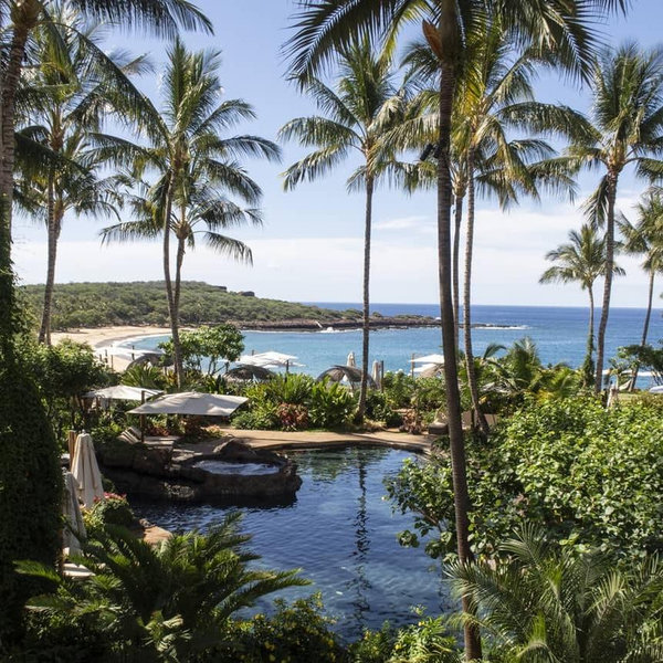 Alec + Melis’ Lanai Honeymoon