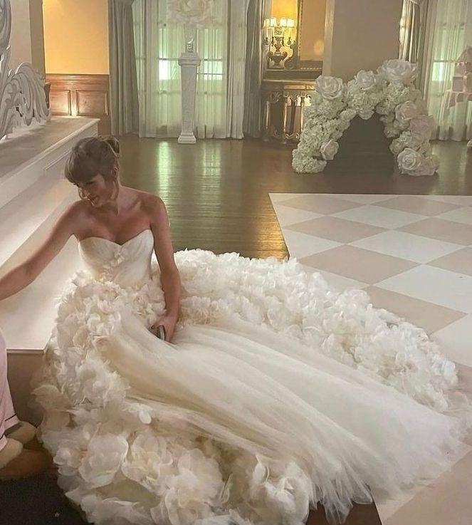 The Wedding Website of Travis Kelce and Taylor Swift