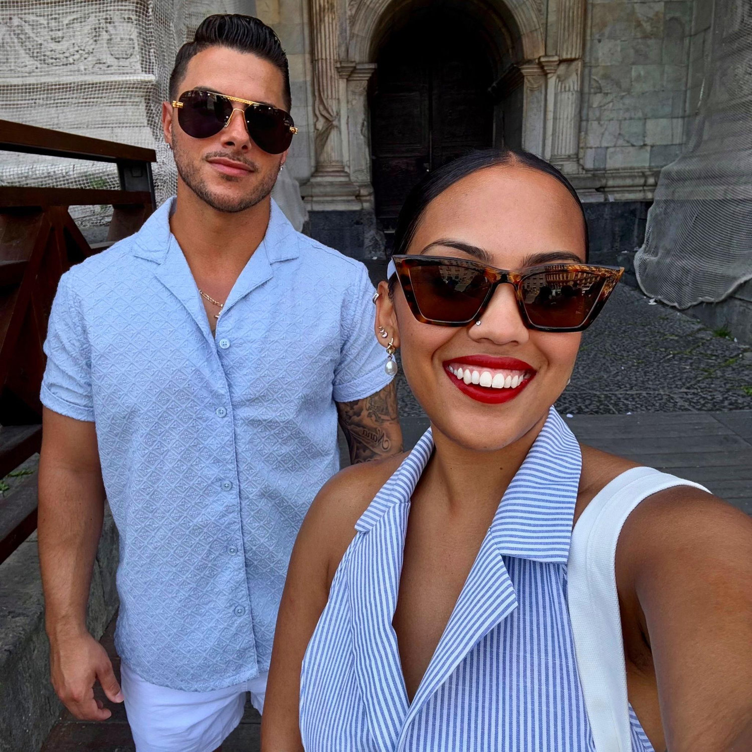 Traveling looks good on us