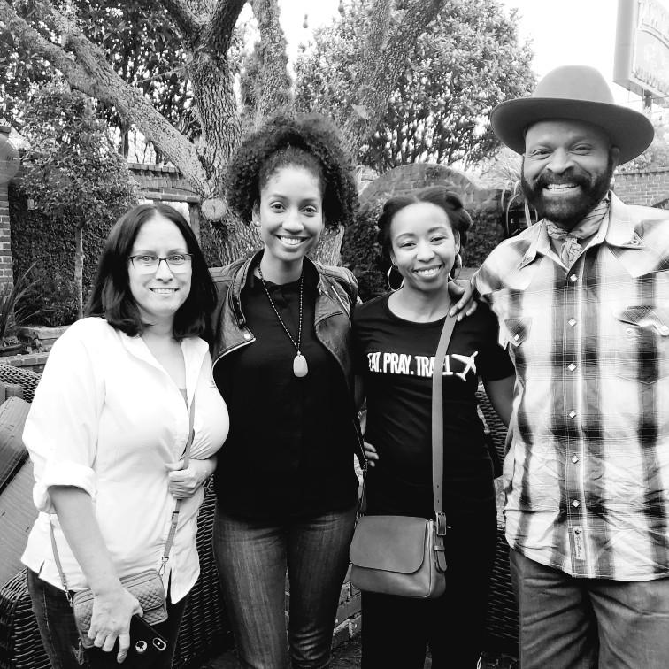 At "the deaux" (Pappadeaux) in Beaumont. My bestie & her mother finally met Mike.๐ค๐ผ 2019.
