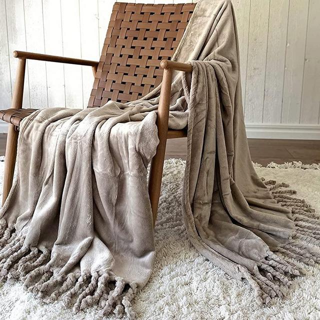 ODDS & ENDS HOME Tan Throw Blanket for Couch, Twin XL Blanket for Bed | Fall Blankets & Throws, Fall Throw Blanket, Twin Fleece Blanket, Twin Blanket | Tassel Throw Blanket, Soft Blanket