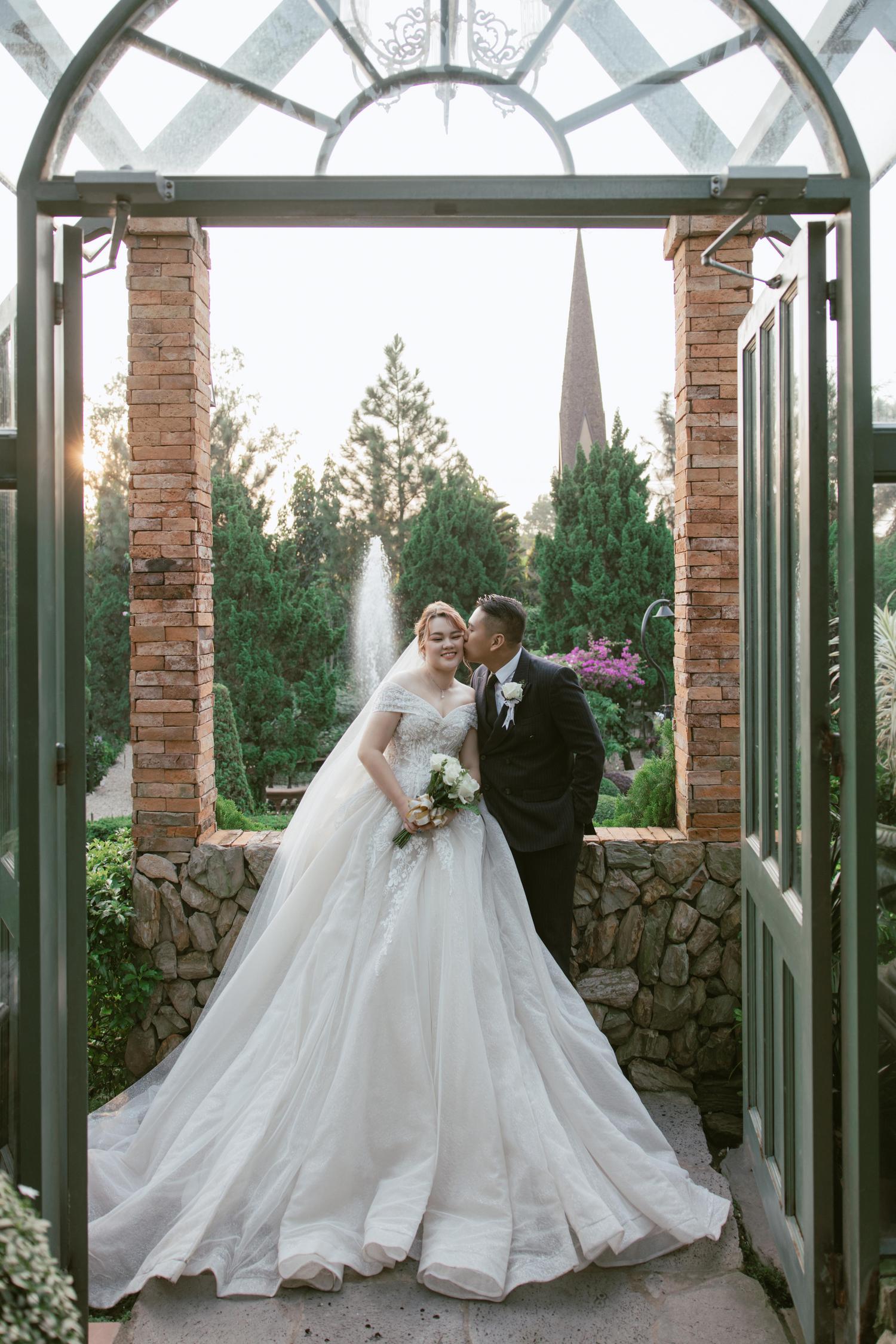 The Wedding Website of Michelle Hayes and justin nguyen