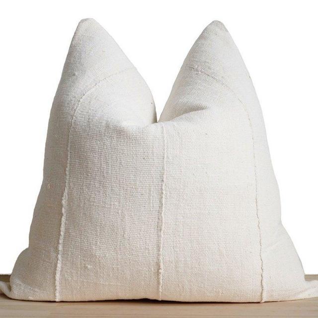 Guest bedroom pillows