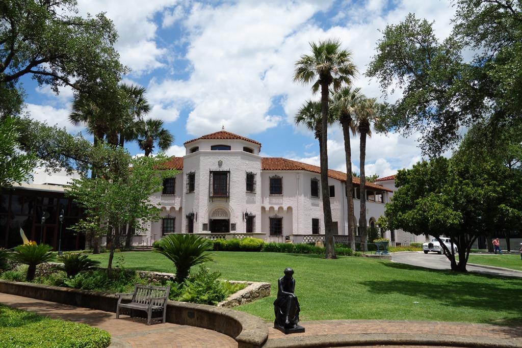 The Wedding Website of Melanie Solis and Jeremiah Follis