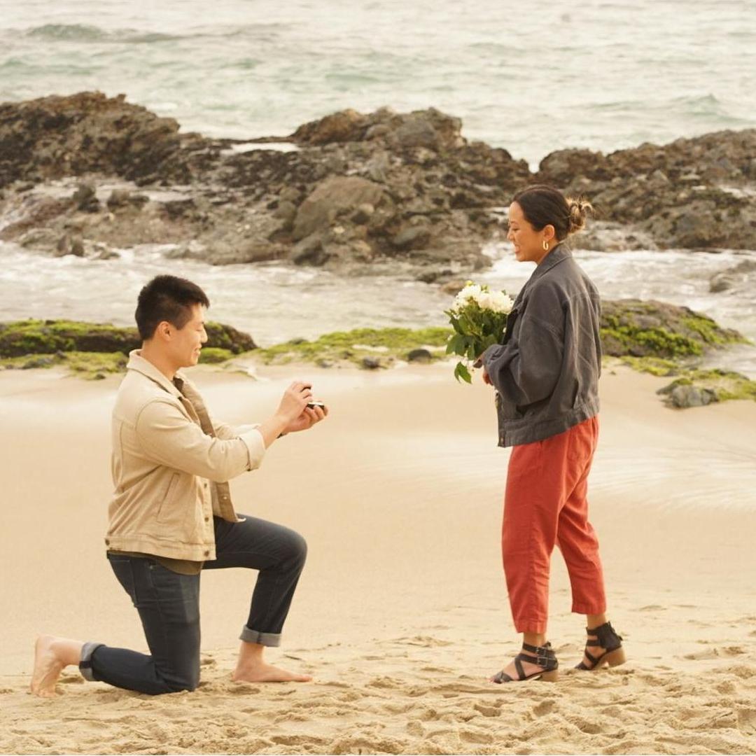 Jon bends the knee and pops the question! Also look at that form! Them 90 degree angle knees, where is my protractor!