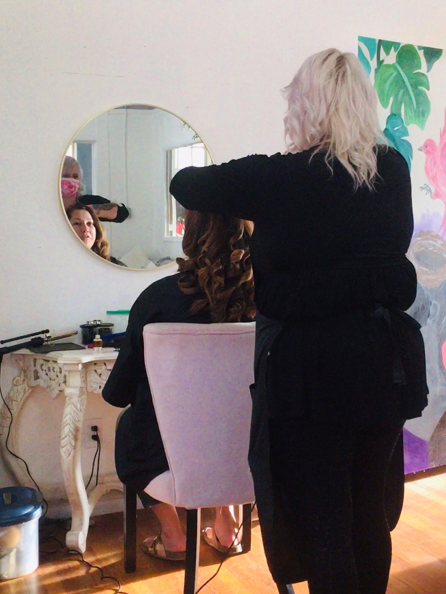 MoH getting ready!! 💄💋💅🏽🤳🏽💃