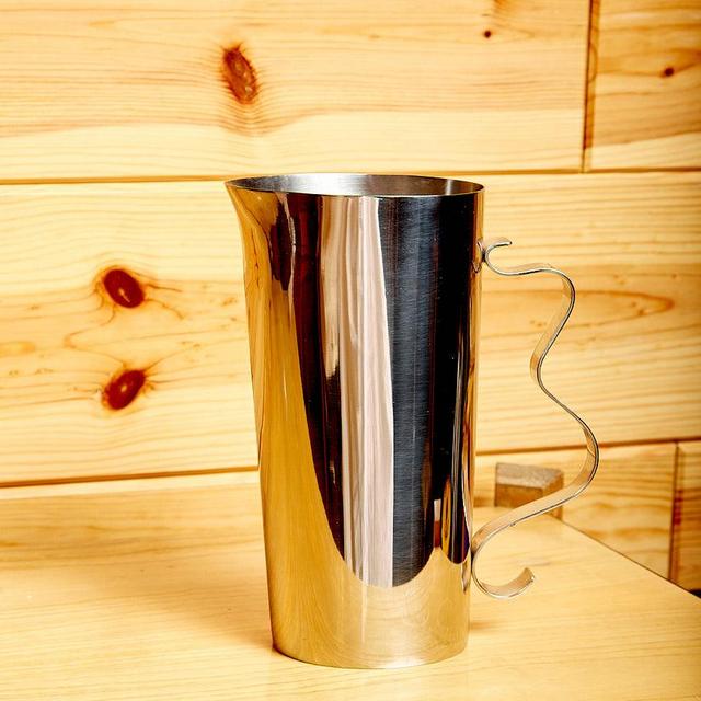 Squiggle Pitcher