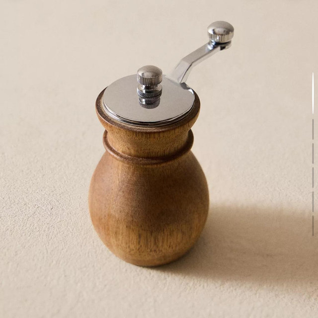 WOODEN PEPPER GRINDER WITH STEEL LID