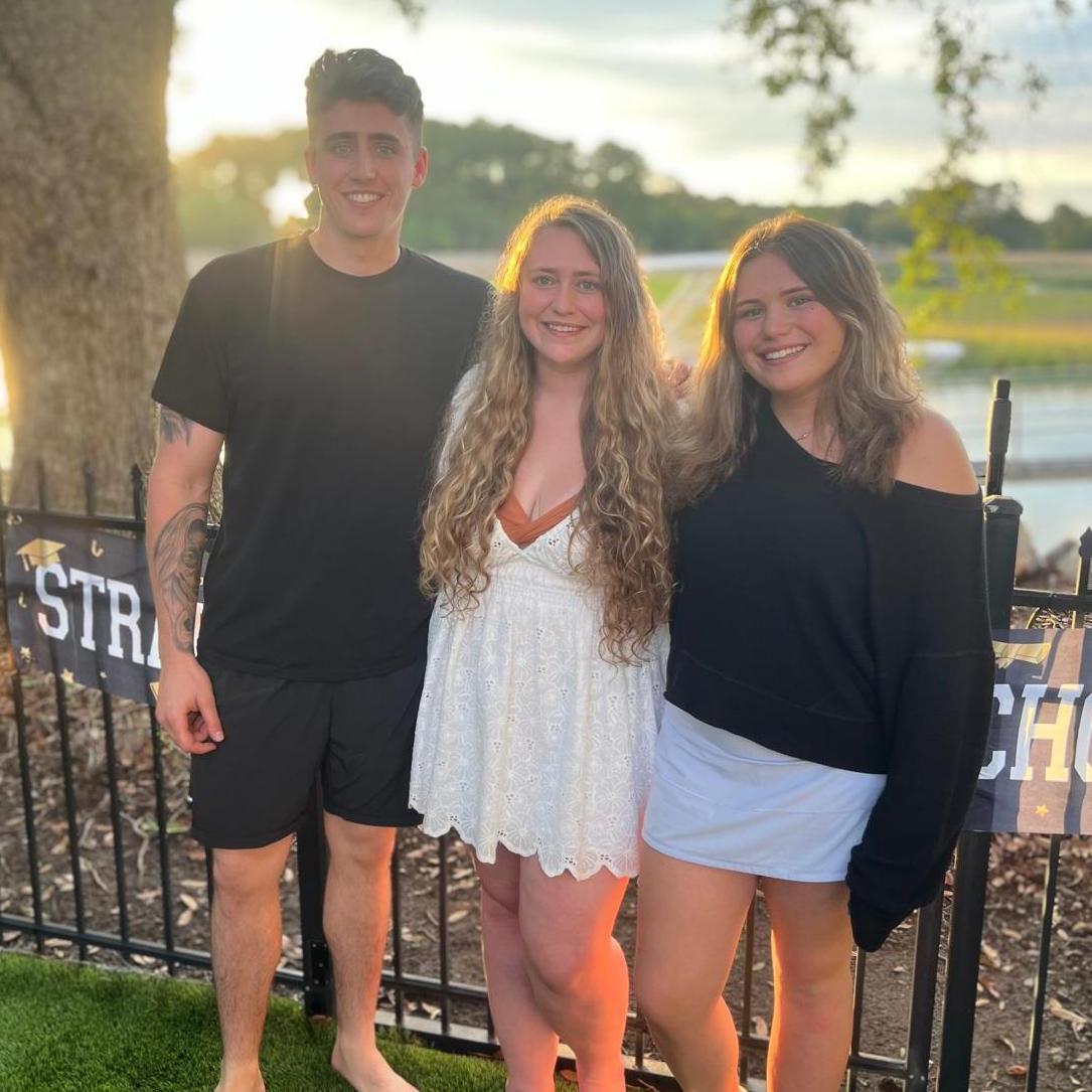 The Bride and her sibs 👊