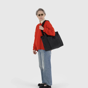 Small Cloud Carry-On in Black | Baggu