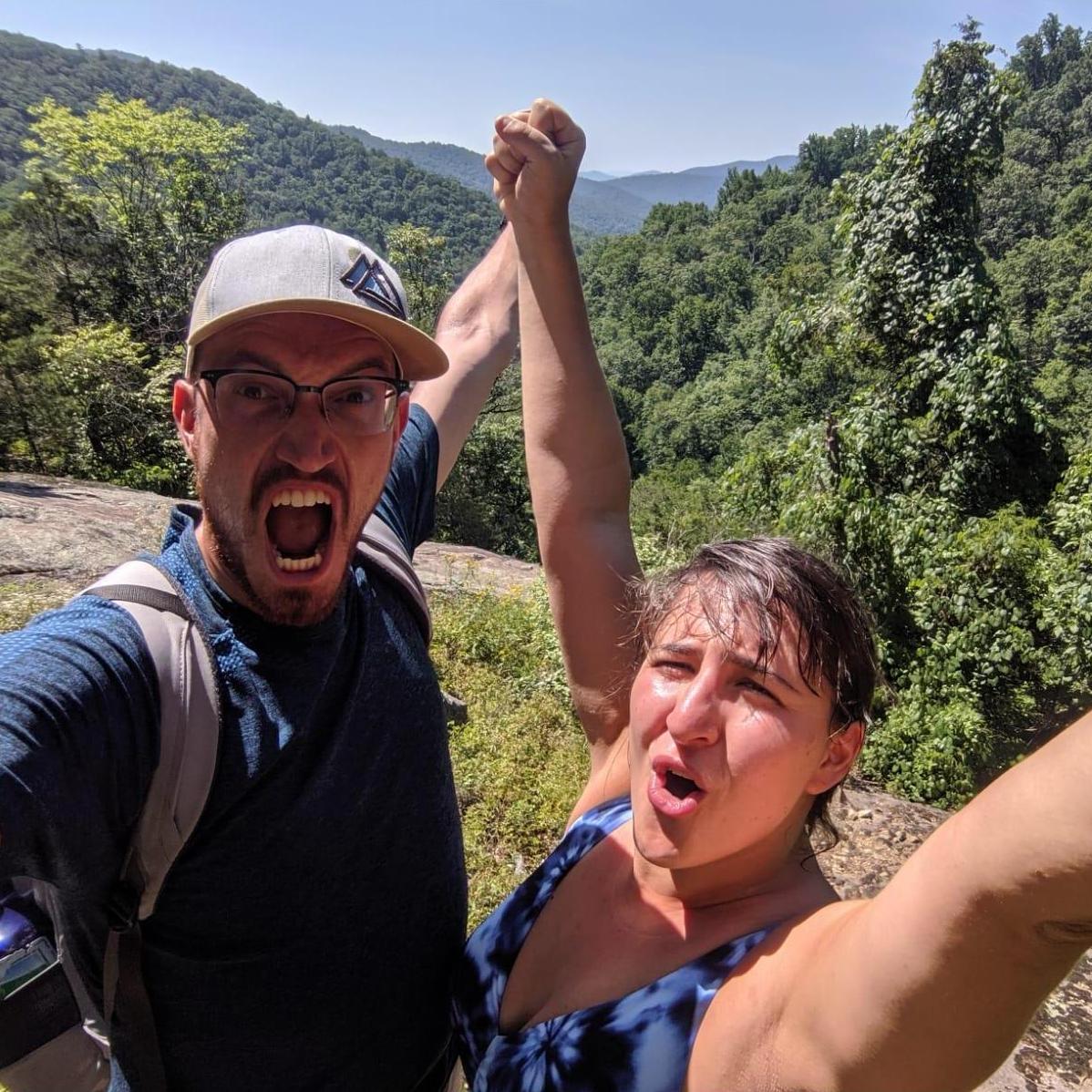 We don't remember why we were so excited... maybe just being together in a year of long-distance.
***
We herinneren ons niet waarom we zo enthousiast waren... misschien gewoon omdat we samen waren.