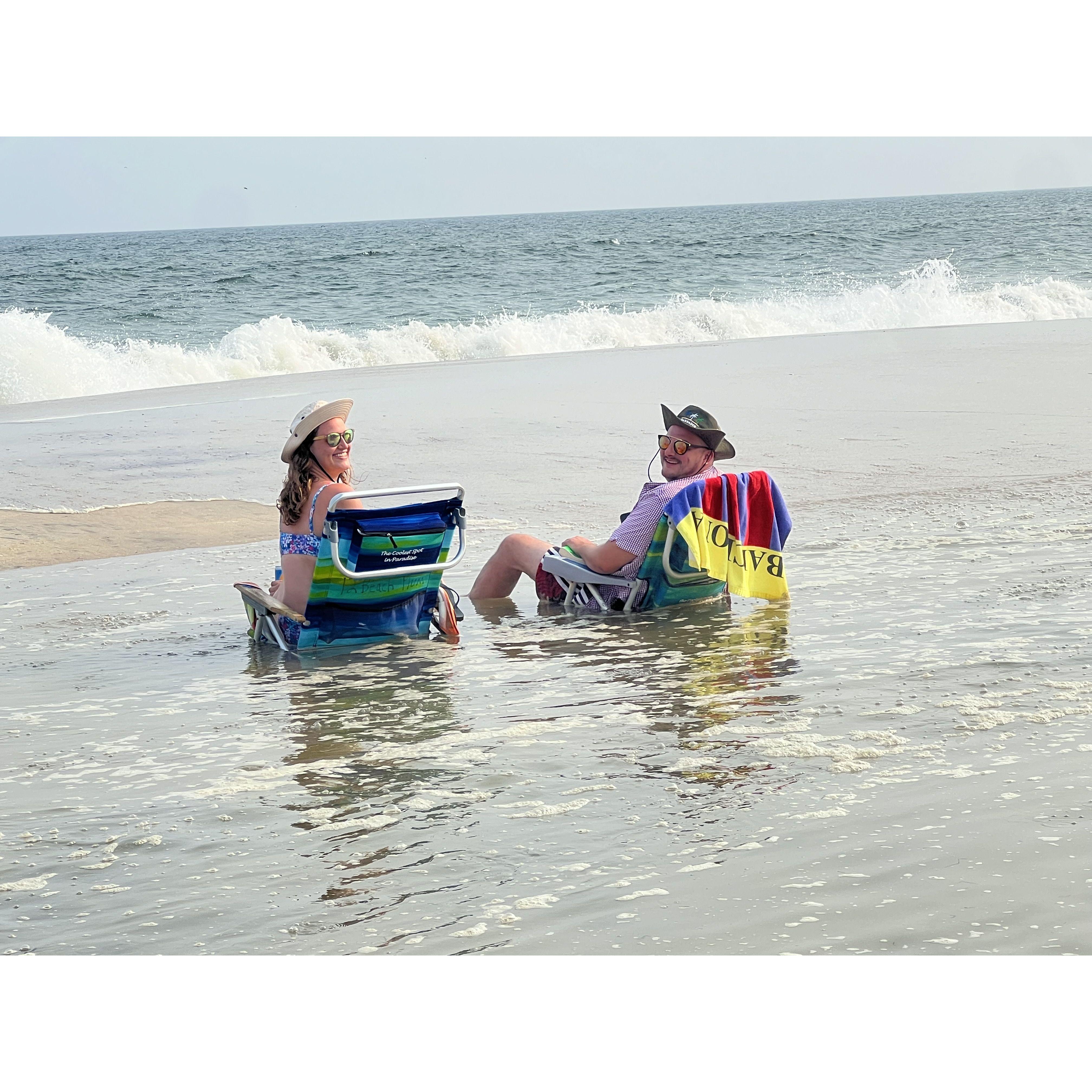 Fire Island. Travis and Kate refuse to leave the flooding beach.