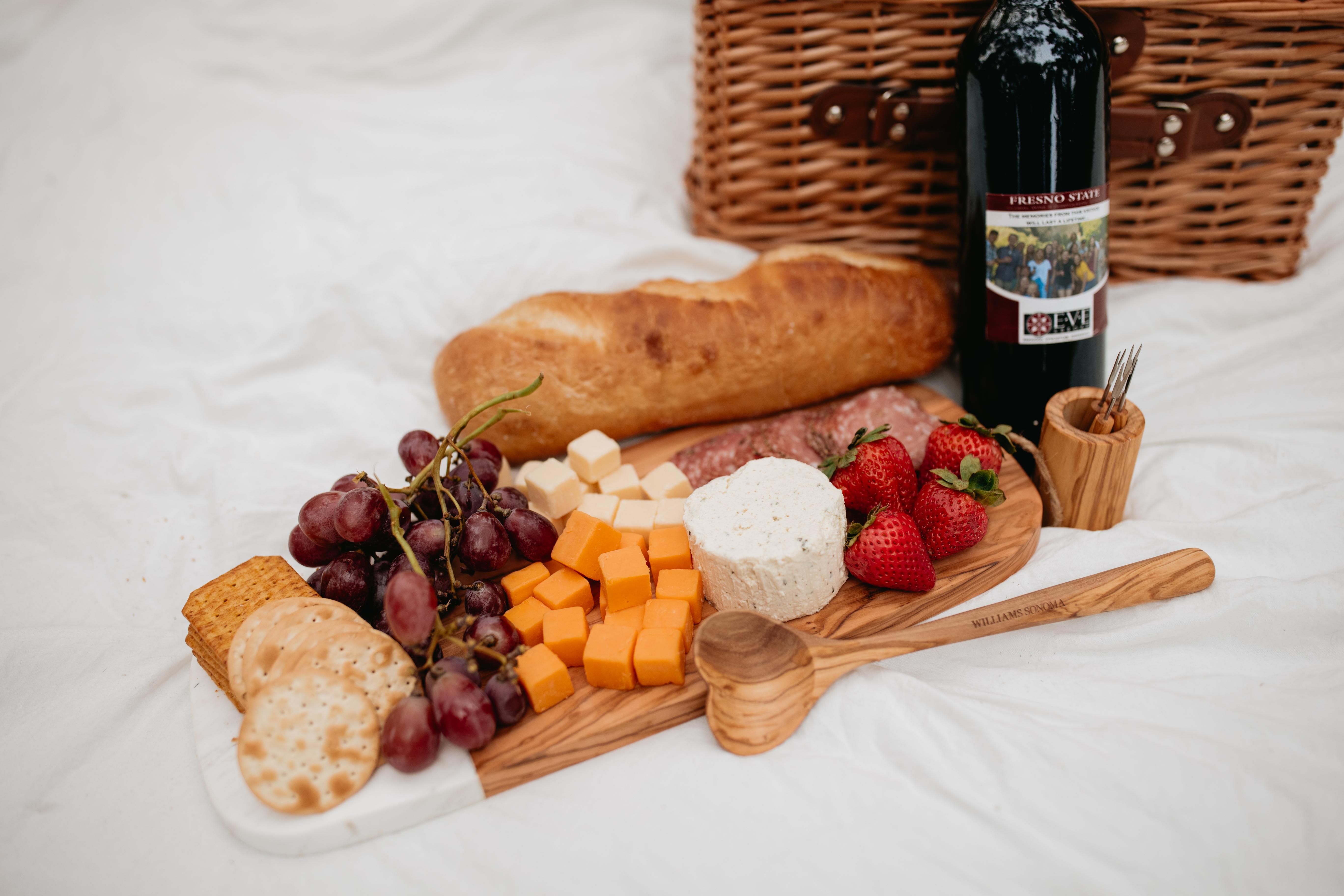 The Wedding Website of Shania DeJarnett and Willis Wolf