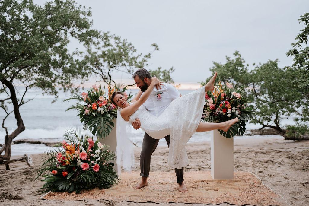 The Wedding Website of Holly Schroeder and Brandon Newtson