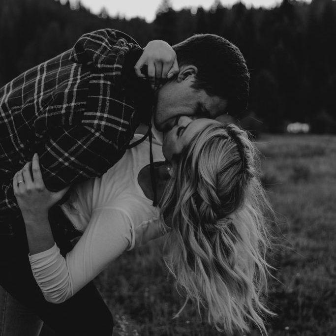 Caroline didn't know she was going to be kissed during this photo!!