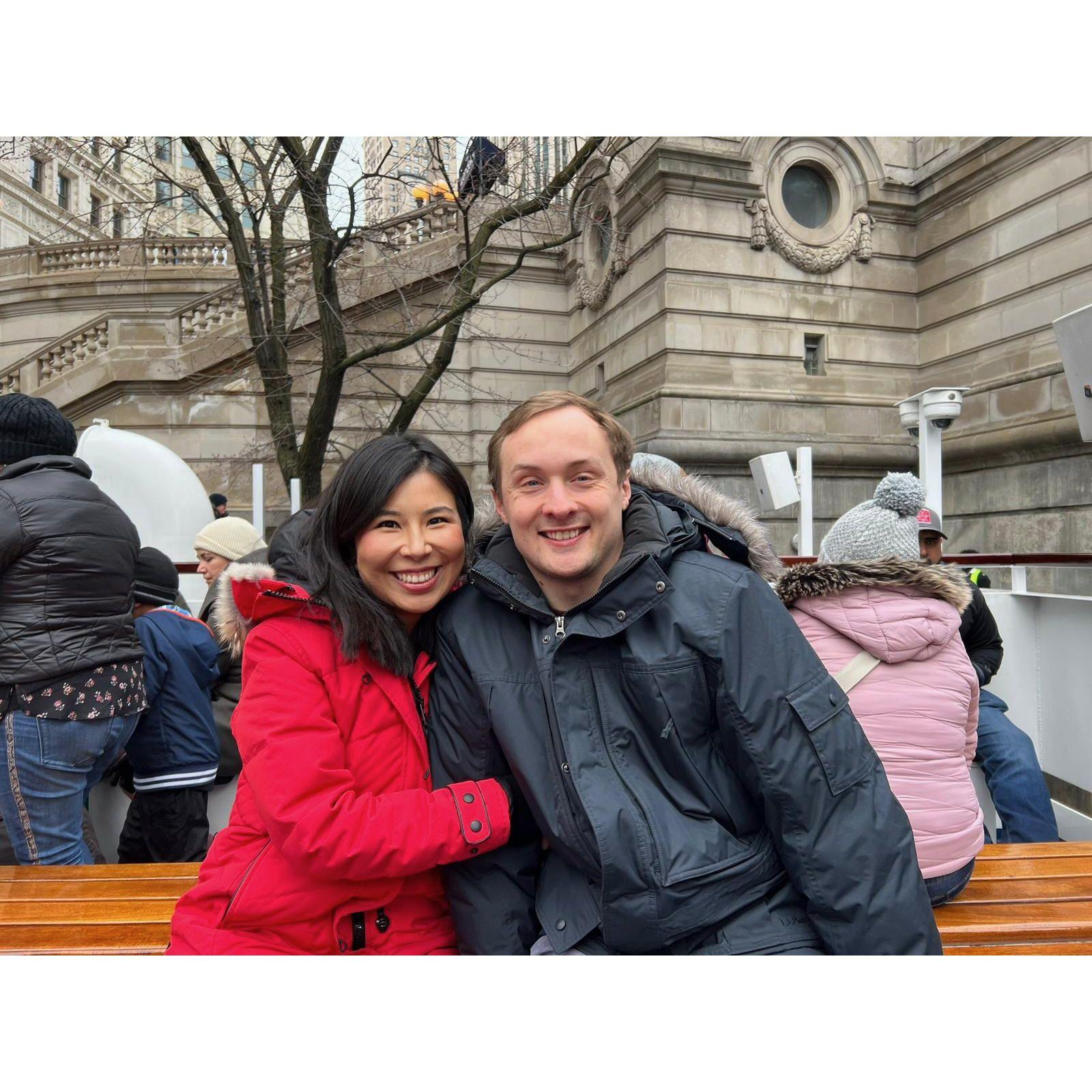 Diana met Conor’s parents when they came to visit in Chicago (this is on the boat tour). Conor的父母第一次来到了芝加哥看Conor和Diana，他们一起坐游船观光。