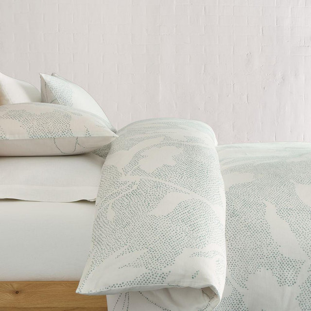 Silhouette Dotted Floral Duvet, Full/Queen, Chambray