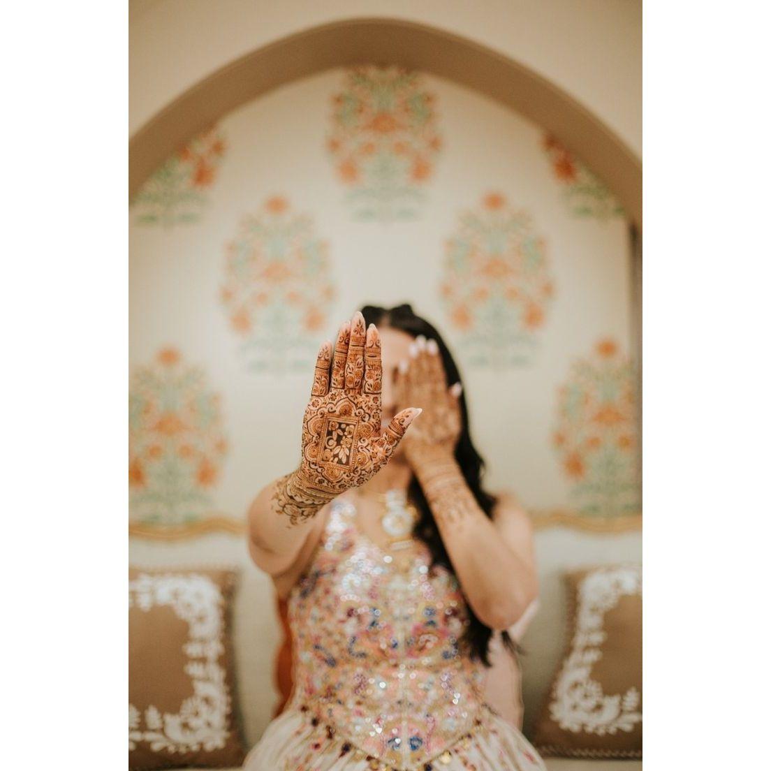 Beautiful mehendi patterns you can get on your arms and hands. The henna take an hour to dry so make sure you are ready to keep your hands free for the duration