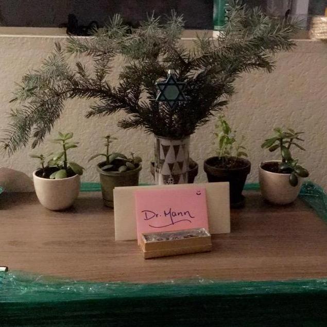 Thoughtful gifts to celebrate a big move