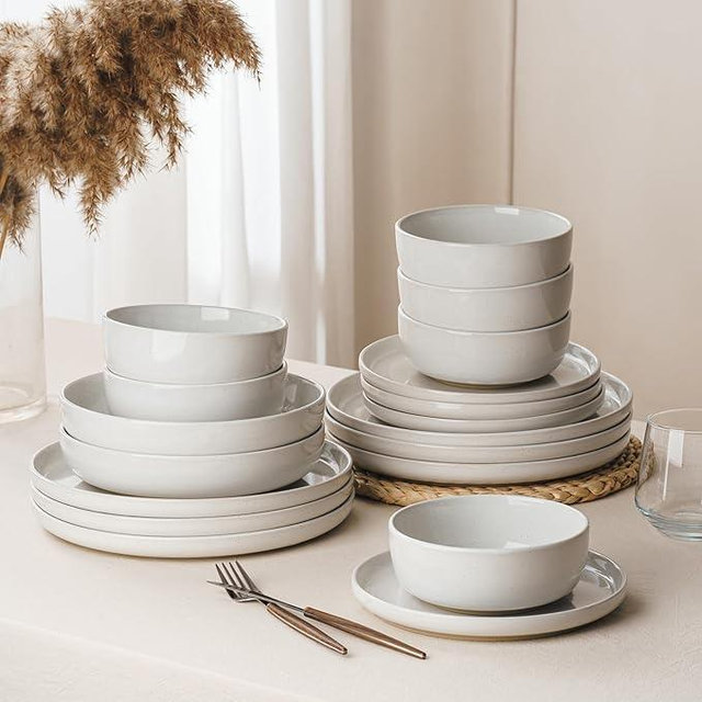 Famiware Milkyway Plates and Bowls Set, 18 Pieces Dinnerware Sets, Dishes Set for 6, White