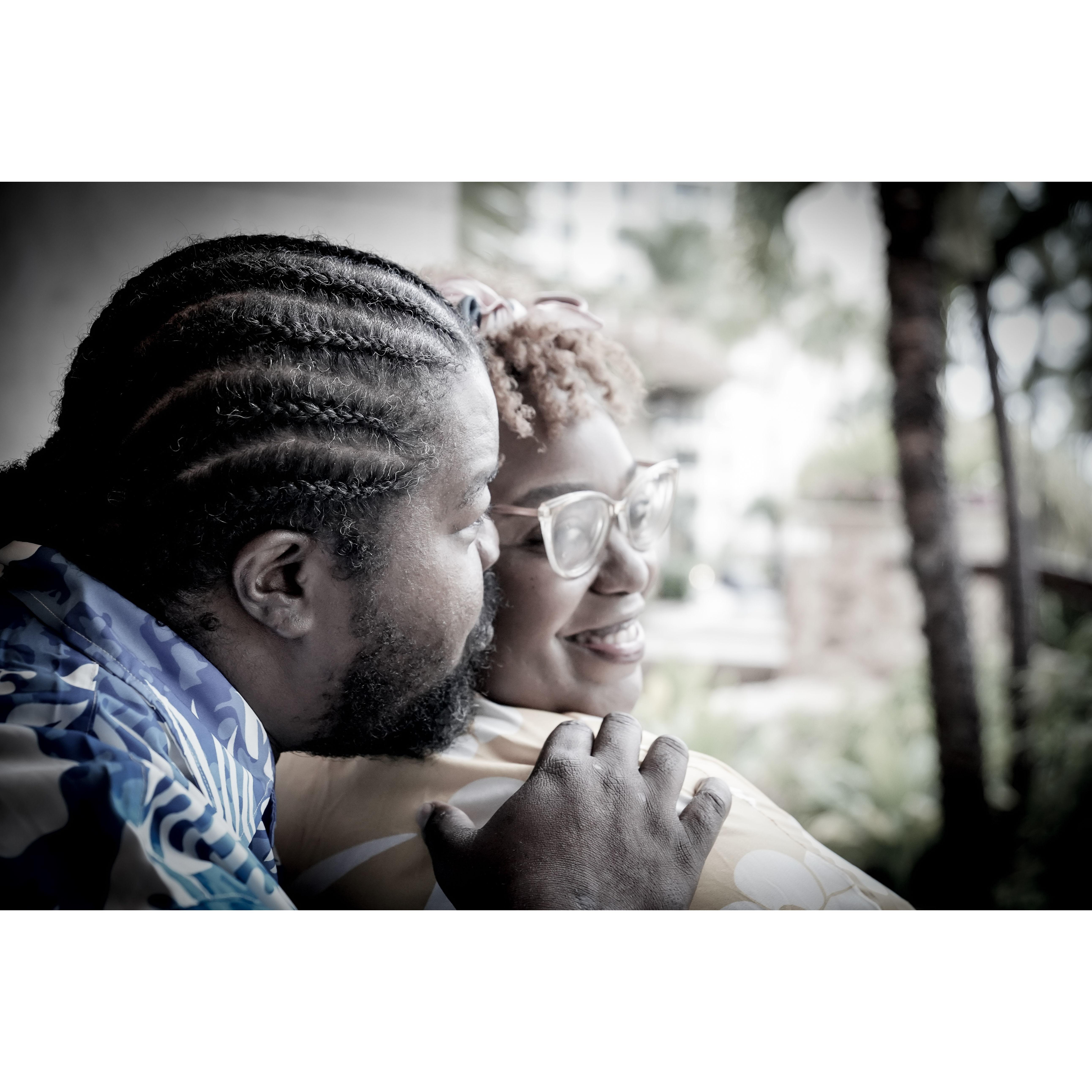 The kiss: Engagment photoshoot