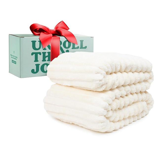 GO Premium Cozy Soft King Blanket for Couch, Bed - White Fleece Blanket for Living Room, Bedroom, Home Decor - Large Blanket for Men, Women (90x108 Inches)