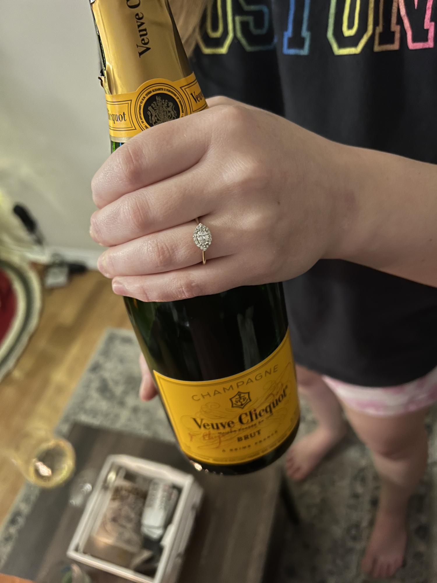 The engagement ring in all its beauty!